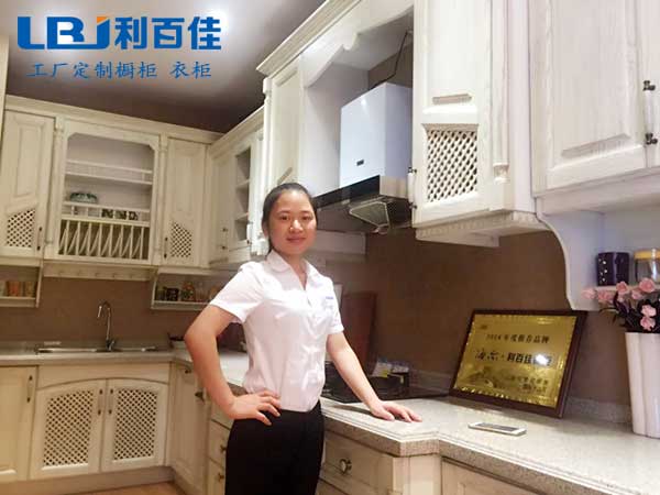 湘女未必只多情 ，外柔內(nèi)剛顯神通——利百佳金牌導(dǎo)購(gòu)羅文芳風(fēng)采
