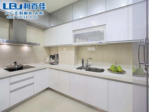 整體櫥柜春節(jié)大掃除讓你頭疼？別急，利百佳有妙招