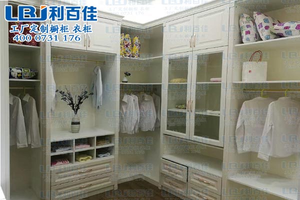 整體衣柜定制，利百佳教你如何選！