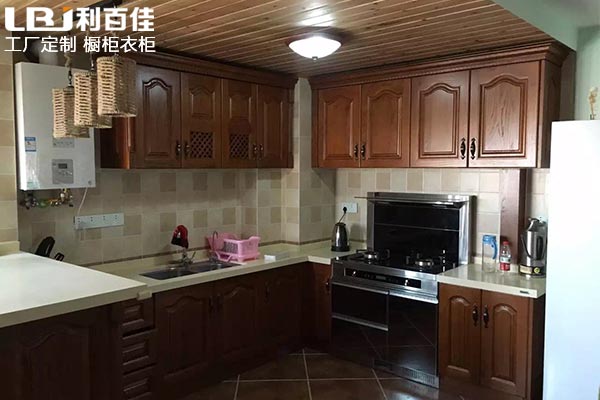 漲姿勢：廚房裝修時(shí)廚房櫥柜定制是否需要到頂？