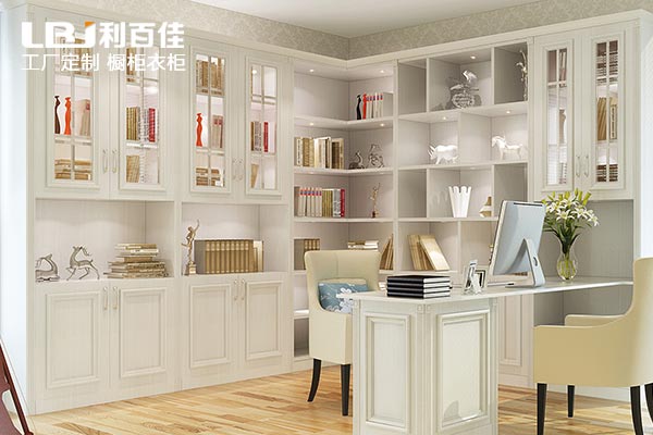 您還在買成品書柜？OUT了！趕緊過來瞧瞧利百佳定制書柜！