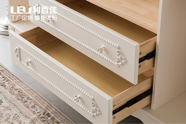 定制整體衣柜抽屜數(shù)量的奧秘，你有留意嗎？