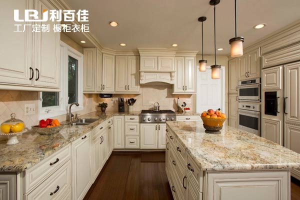 整體櫥柜定制和磚砌櫥柜哪個好？這樣比你就明白了