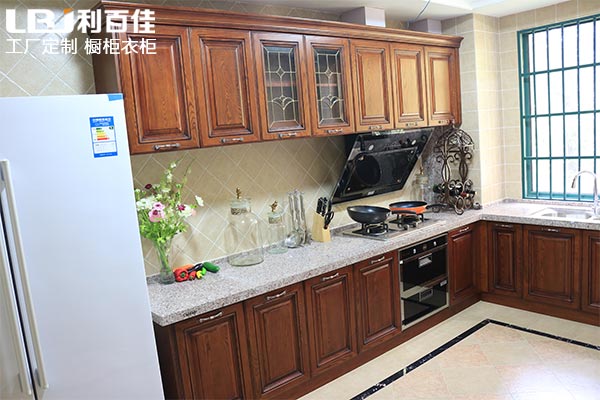 讓石材櫥柜幫你告別“霉”運(yùn)，解決潮濕問題